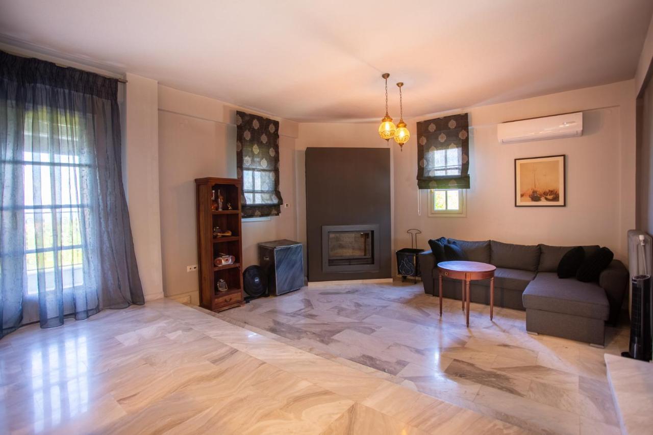 Τraditional Fully Detached Villa On A Luxurious Hillock Of Thessaloniki With Its Own Garden Also For Family & Wedding Gatherings For 10 To 25 People Only 15 Minutes From Airport Exteriér fotografie