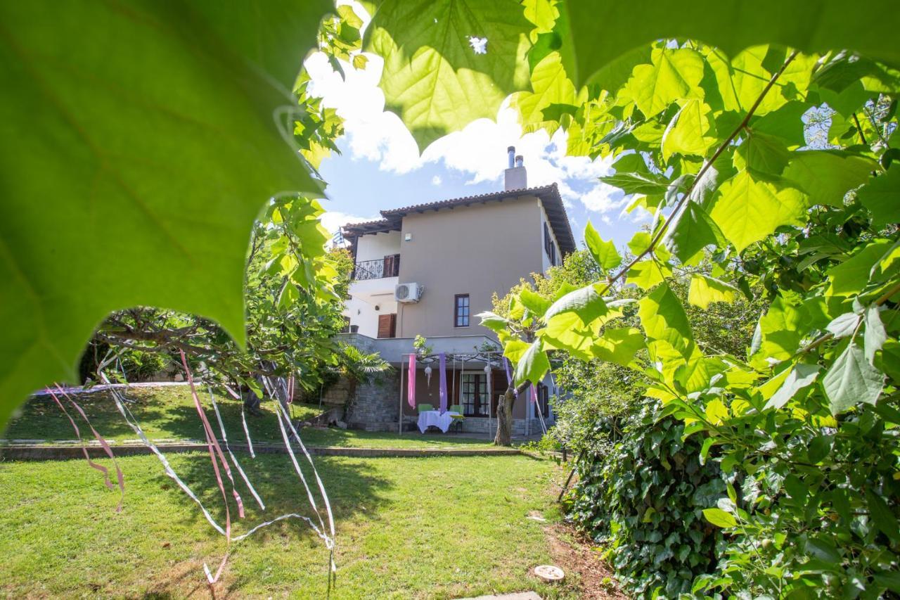 Τraditional Fully Detached Villa On A Luxurious Hillock Of Thessaloniki With Its Own Garden Also For Family & Wedding Gatherings For 10 To 25 People Only 15 Minutes From Airport Exteriér fotografie