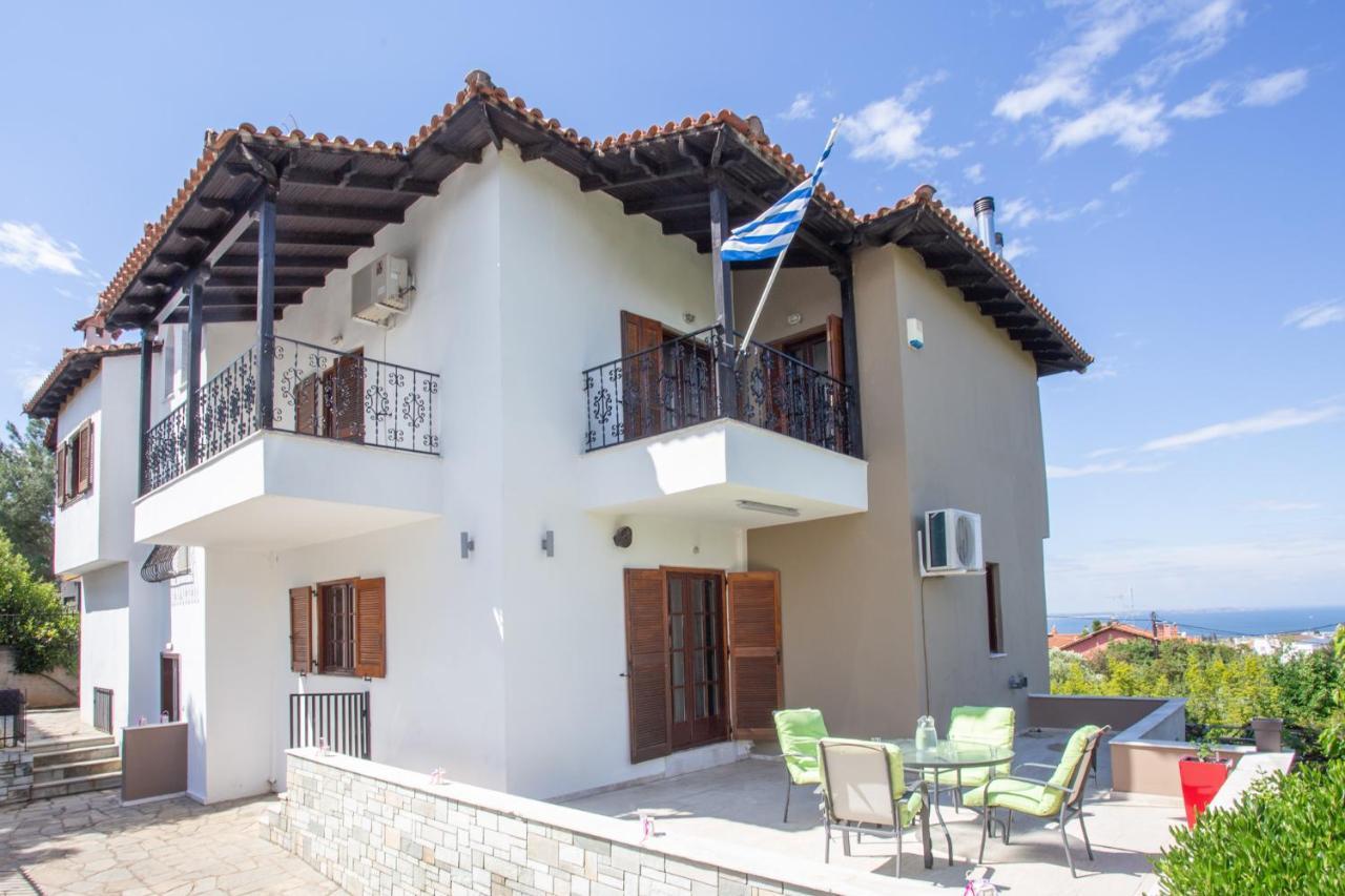 Τraditional Fully Detached Villa On A Luxurious Hillock Of Thessaloniki With Its Own Garden Also For Family & Wedding Gatherings For 10 To 25 People Only 15 Minutes From Airport Exteriér fotografie