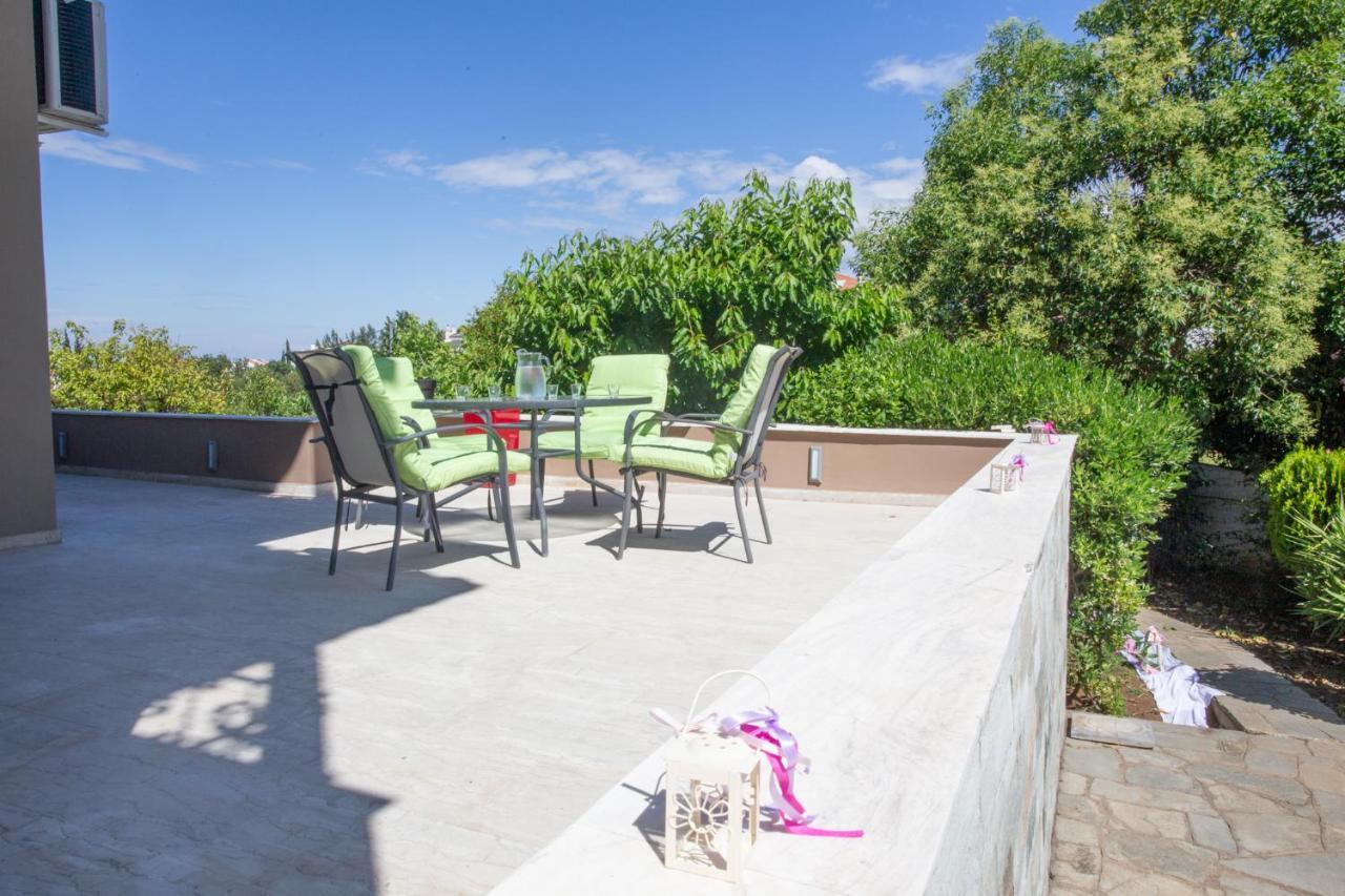 Τraditional Fully Detached Villa On A Luxurious Hillock Of Thessaloniki With Its Own Garden Also For Family & Wedding Gatherings For 10 To 25 People Only 15 Minutes From Airport Exteriér fotografie