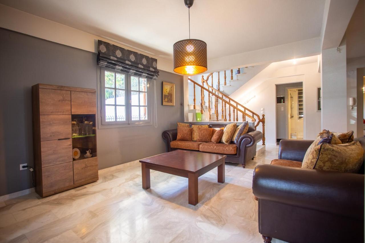 Τraditional Fully Detached Villa On A Luxurious Hillock Of Thessaloniki With Its Own Garden Also For Family & Wedding Gatherings For 10 To 25 People Only 15 Minutes From Airport Exteriér fotografie