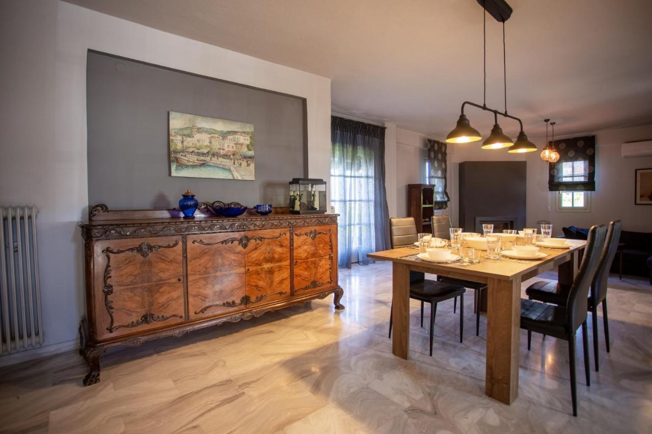 Τraditional Fully Detached Villa On A Luxurious Hillock Of Thessaloniki With Its Own Garden Also For Family & Wedding Gatherings For 10 To 25 People Only 15 Minutes From Airport Exteriér fotografie